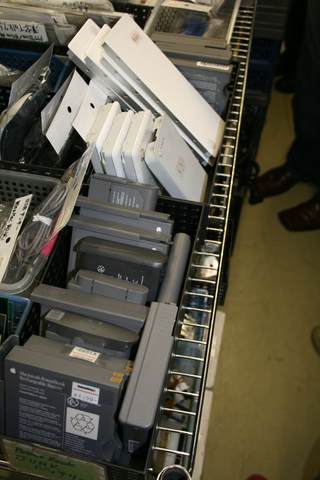 Illustration for article titled Akihabara's U&J Macs is a Museum to, and Graveyard of, Old Macs